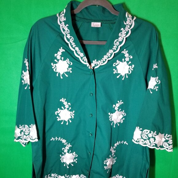 Trinie Tops - Vintage Trinie Womens M Green White Floral Embroidered Button Up Blouse Retro